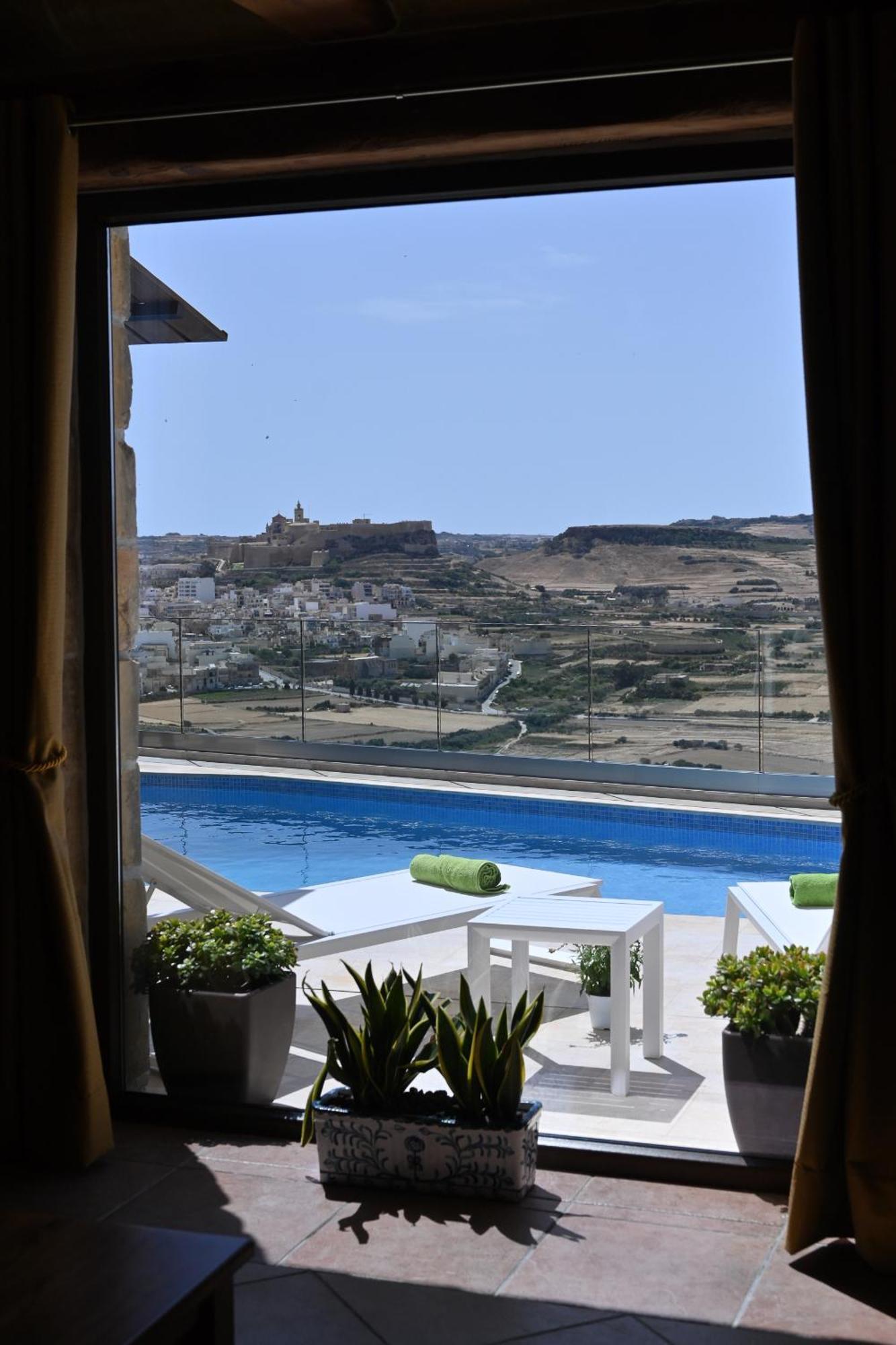 Ta' Nikola Farmhouse, * Xagħra